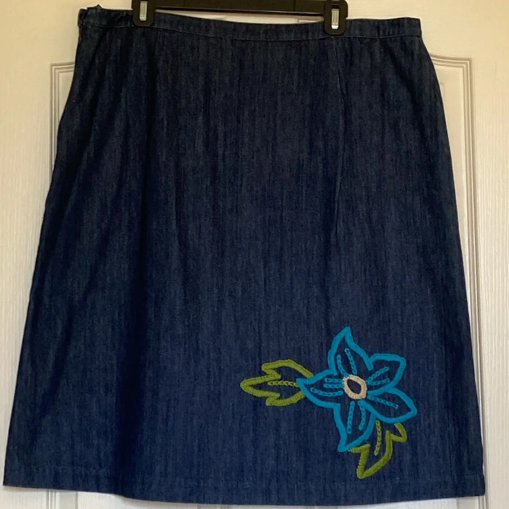 Boden women’s denim heavy appliqué SKIRT 14 16L worn once - Picture 2 of 8